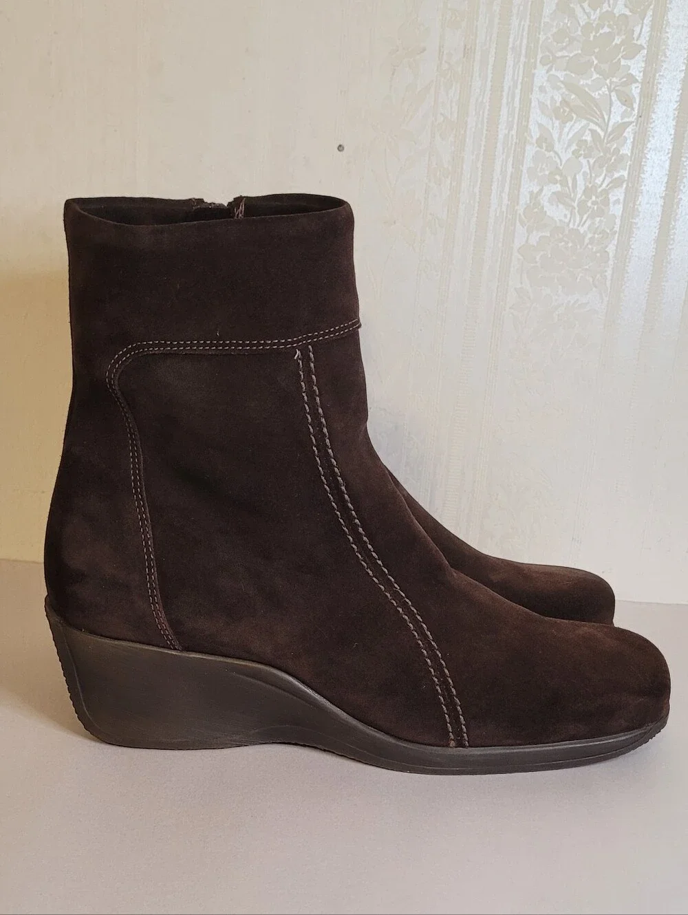 La Canadienne Tina Waterproof Suede Ankle Boot 10W